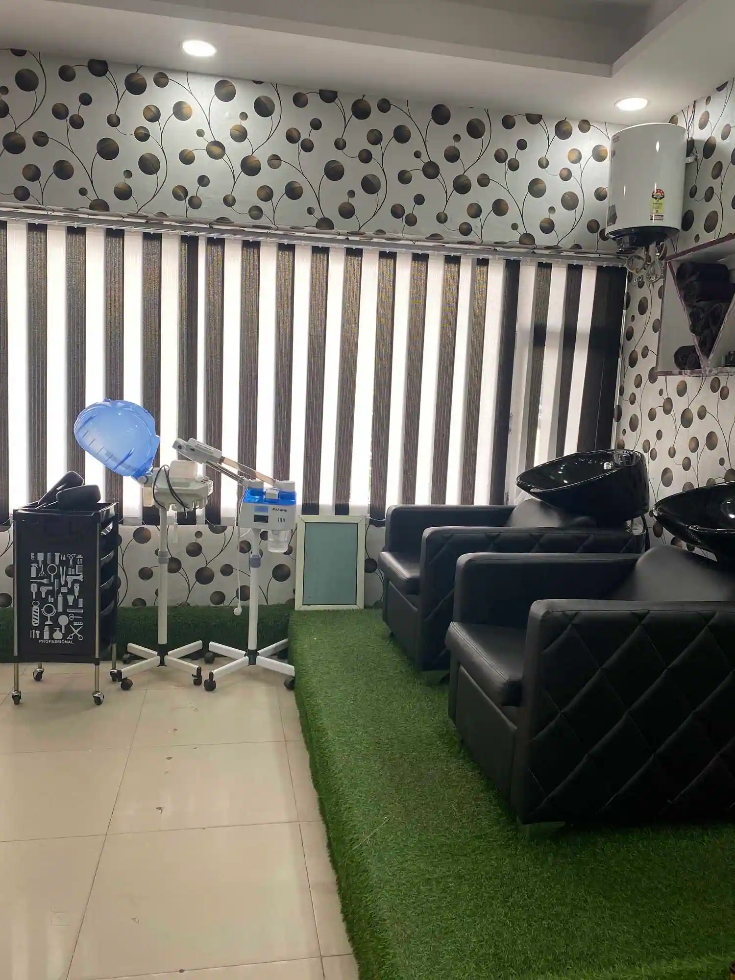 Cut Expert salon interior